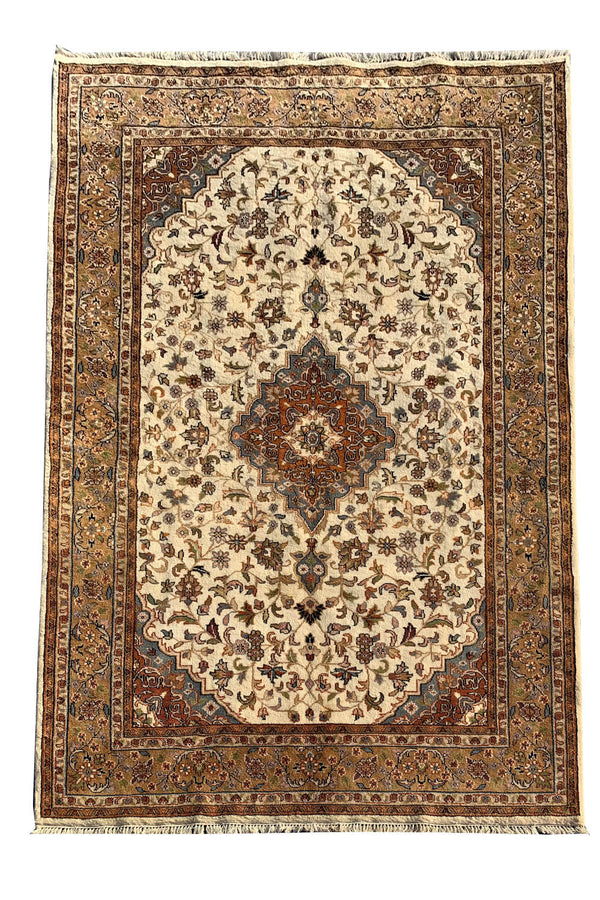 Authentic Hand Knotted Vintage Indo Tabreez Wool Area Rug 7.11 X 5.7 Ft (397 Ger)