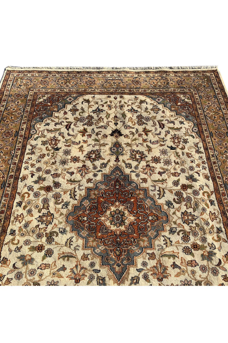 Authentic Hand Knotted Vintage Indo Tabreez Wool Area Rug 7.11 X 5.7 Ft (397 Ger)