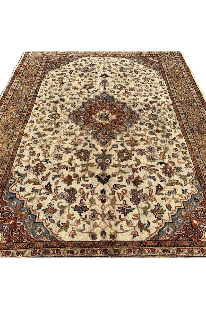 Authentic Hand Knotted Vintage Indo Tabreez Wool Area Rug 7.11 X 5.7 Ft (397 Ger)